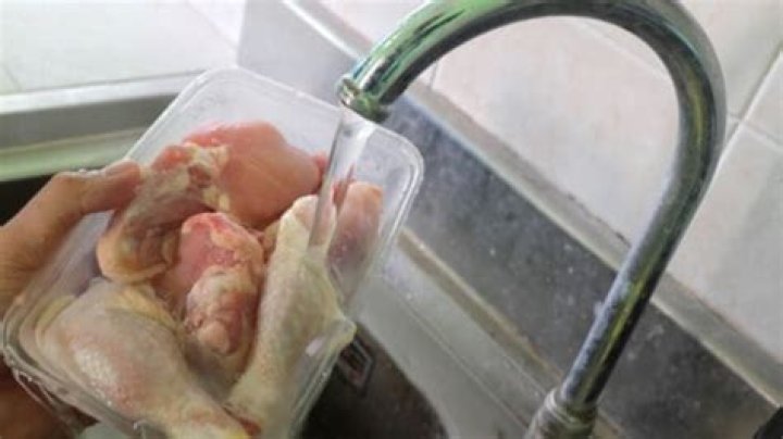 can you thaw chicken in hot water