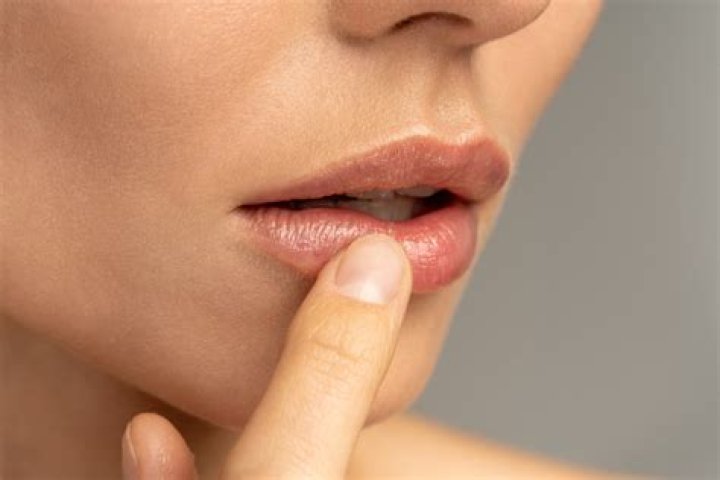 lips feel tingly