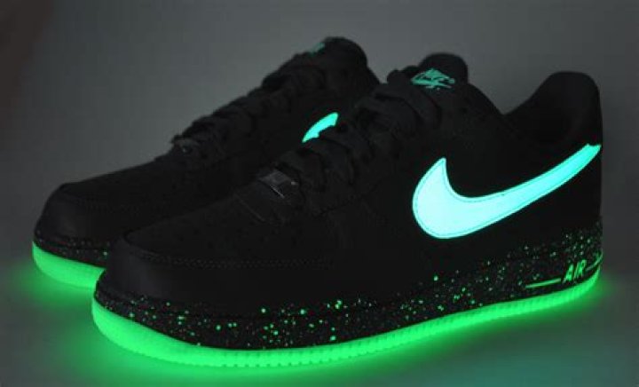 nike glow in the dark